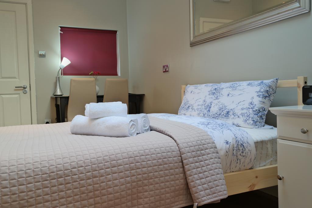London Malvern Road Rooms To Let Buitenkant foto